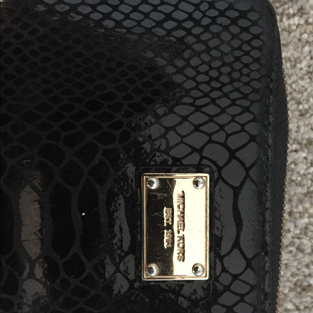 Micheal Kors Black wristlet (suede snake skin)